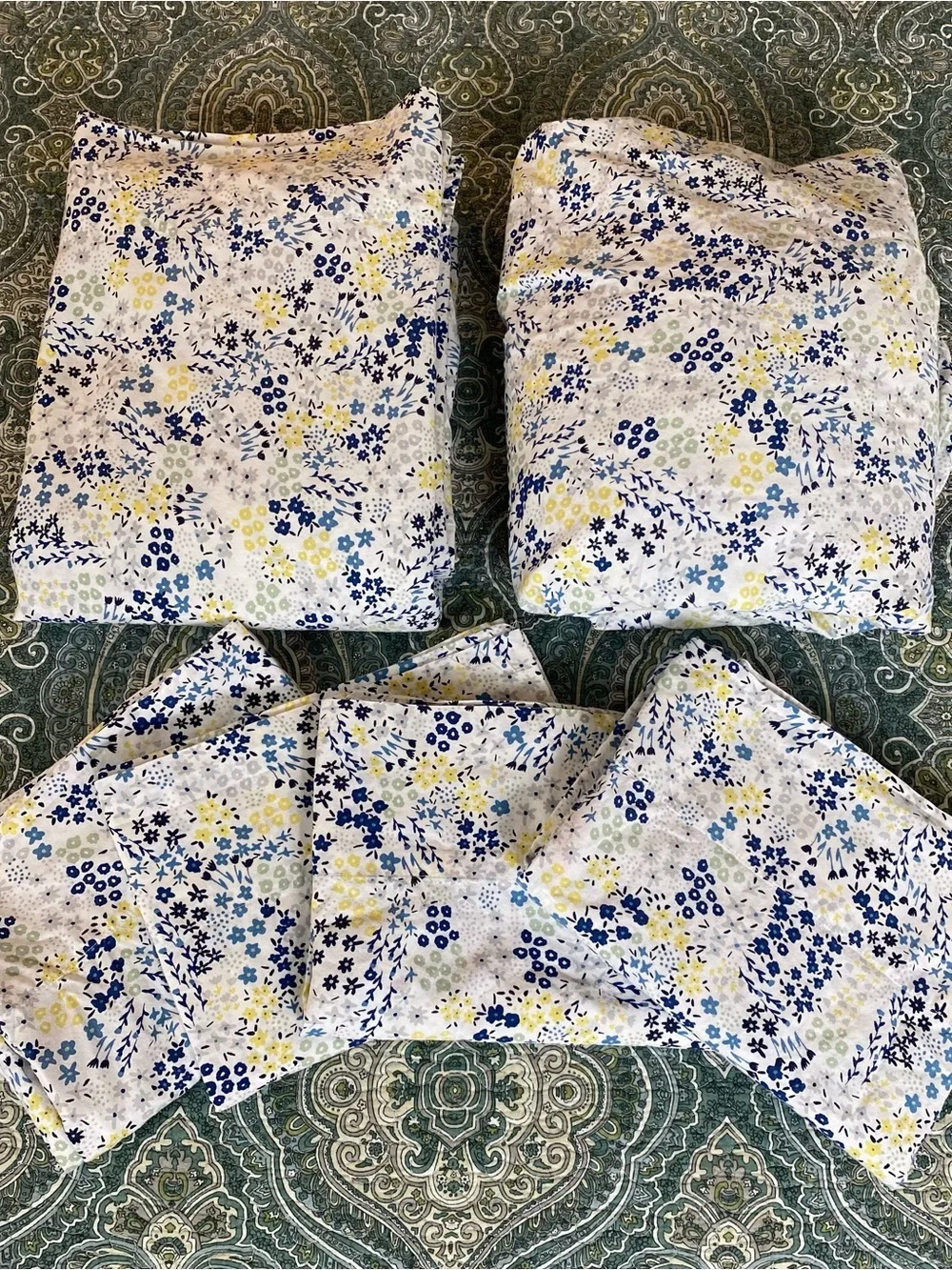 kate spade Floral Print Sheet Set in White, Navy, Yellow